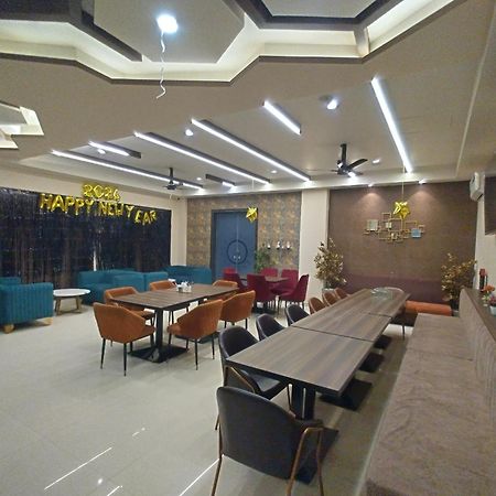 The Imperial Hotel And Convention Centre Kanpur Exterior photo