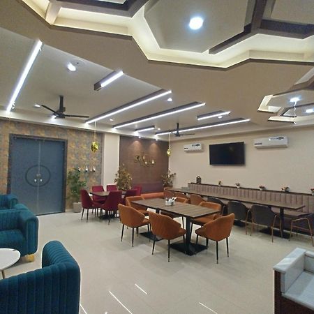 The Imperial Hotel And Convention Centre Kanpur Exterior photo