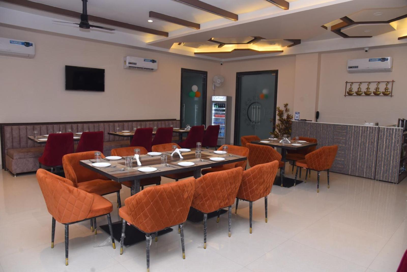 The Imperial Hotel And Convention Centre Kanpur Exterior photo