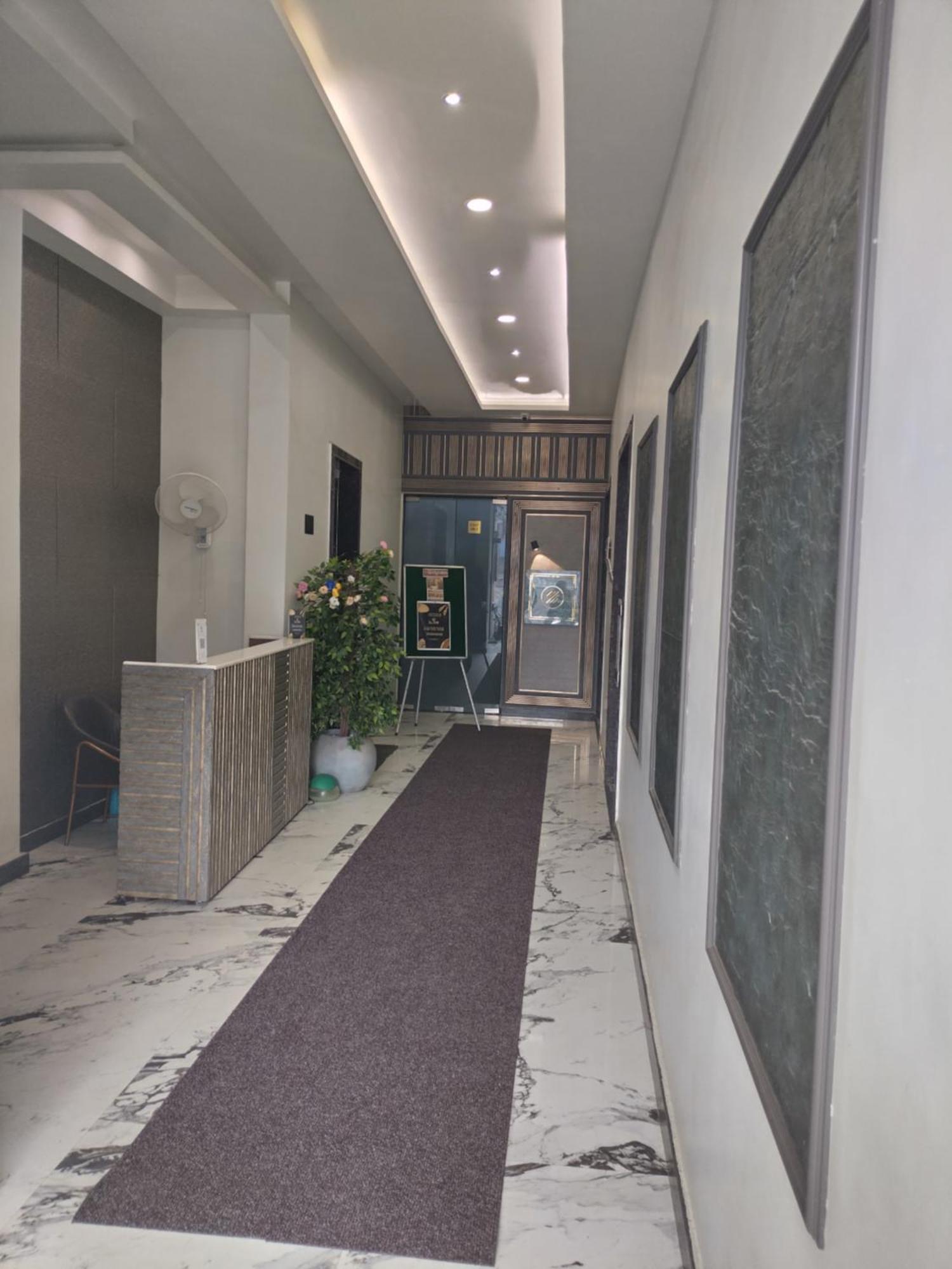 The Imperial Hotel And Convention Centre Kanpur Exterior photo