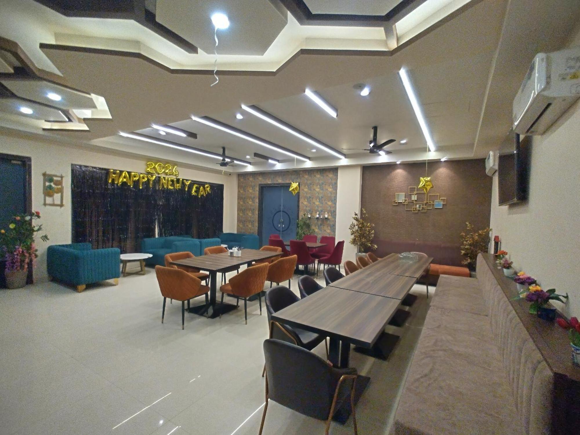 The Imperial Hotel And Convention Centre Kanpur Exterior photo