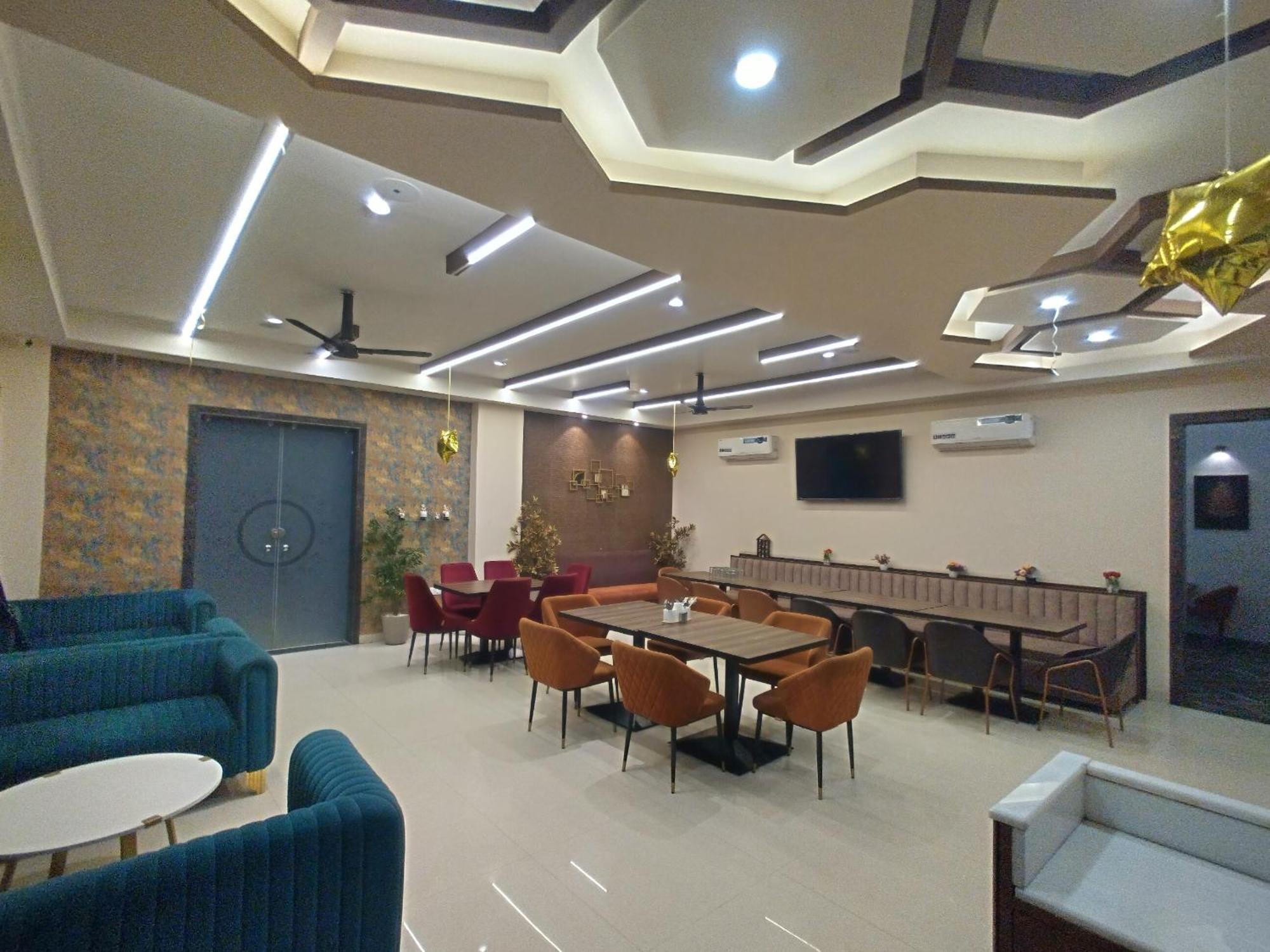The Imperial Hotel And Convention Centre Kanpur Exterior photo