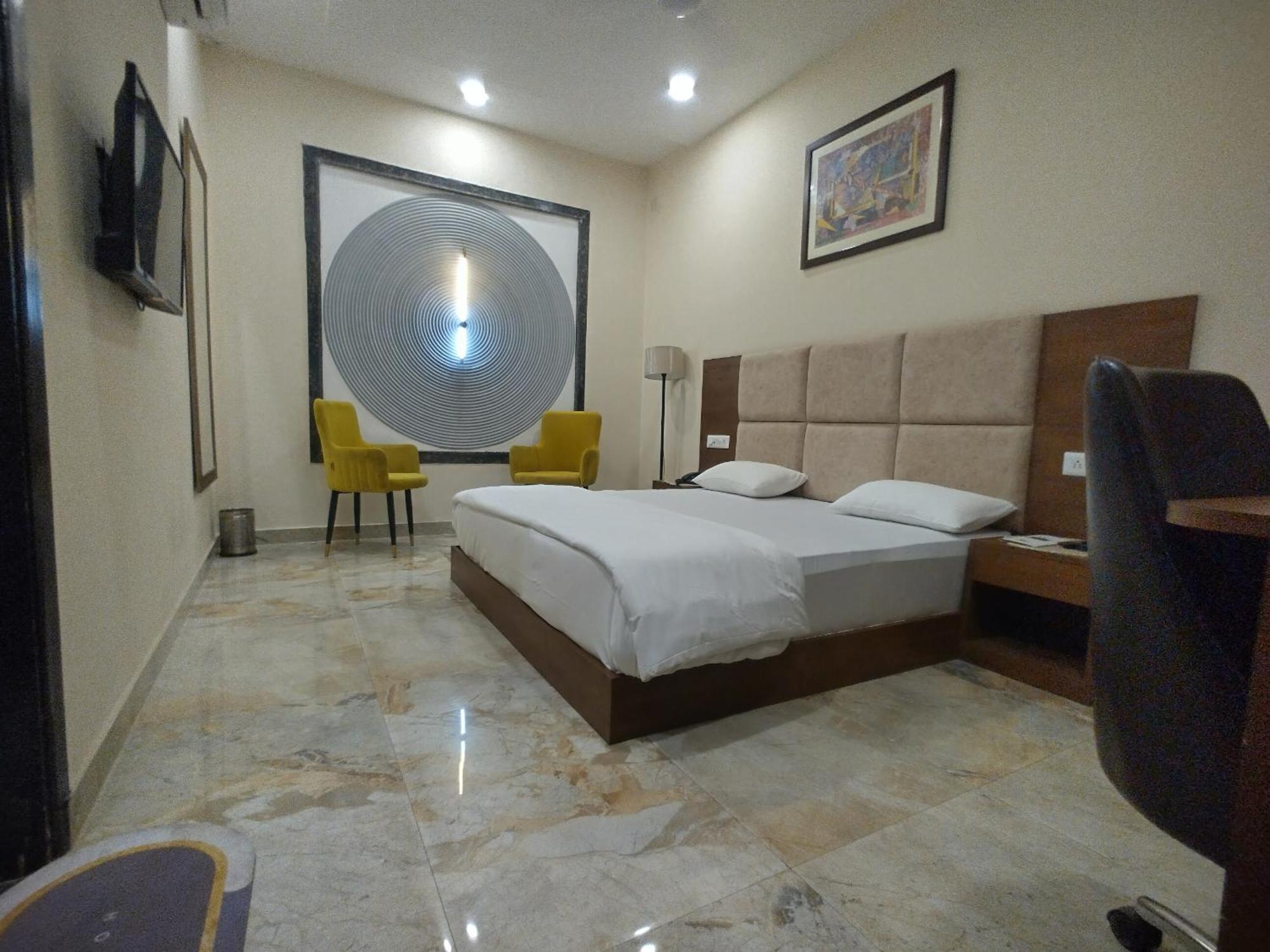 The Imperial Hotel And Convention Centre Kanpur Exterior photo