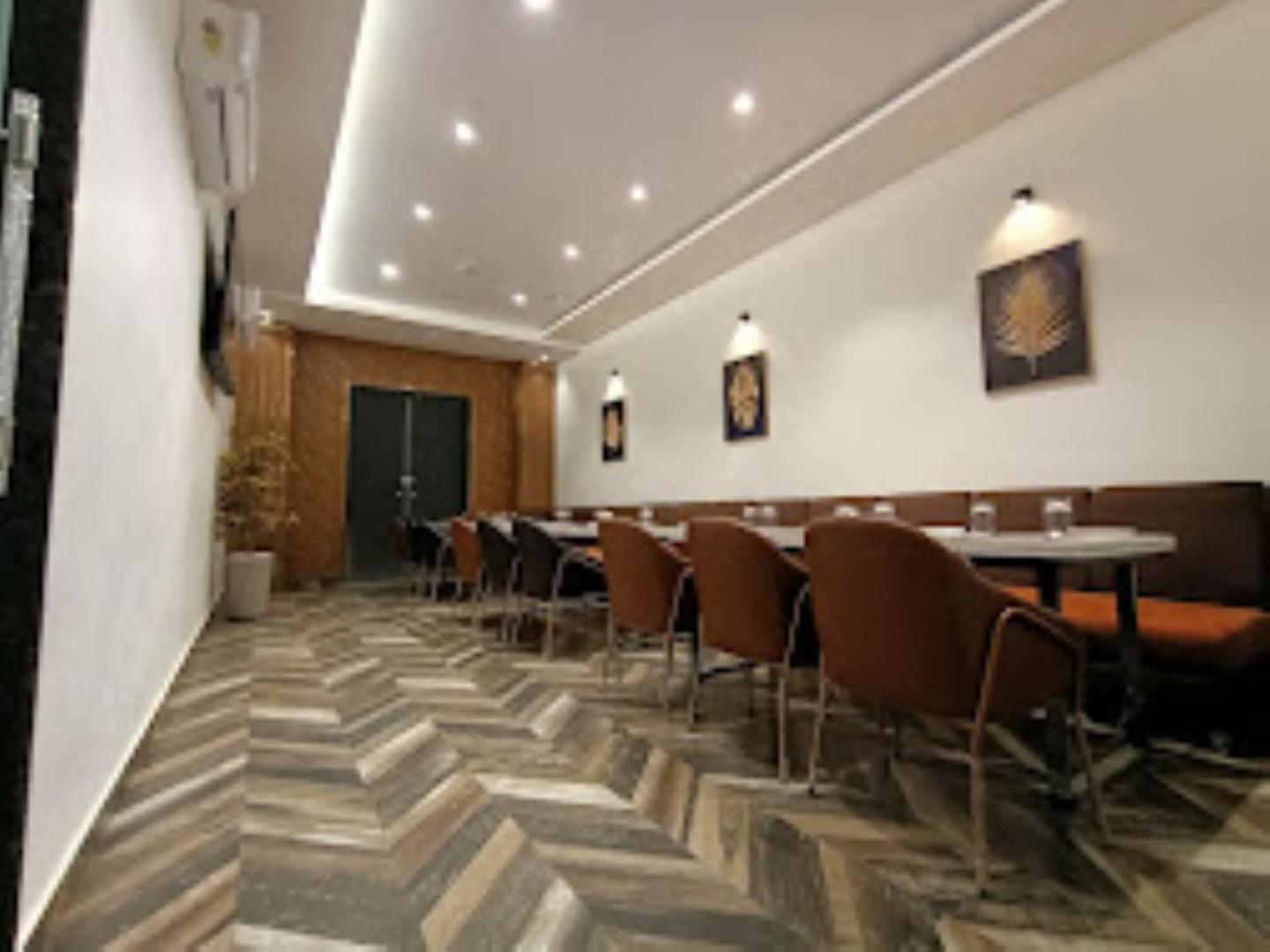 The Imperial Hotel And Convention Centre Kanpur Exterior photo