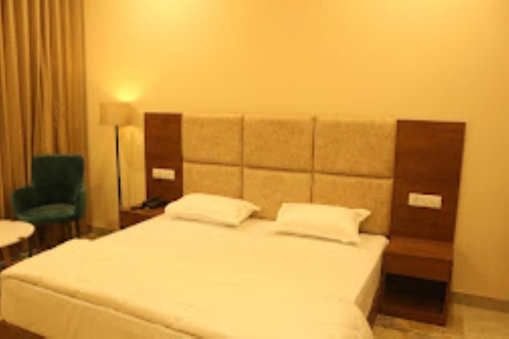 The Imperial Hotel And Convention Centre Kanpur Exterior photo