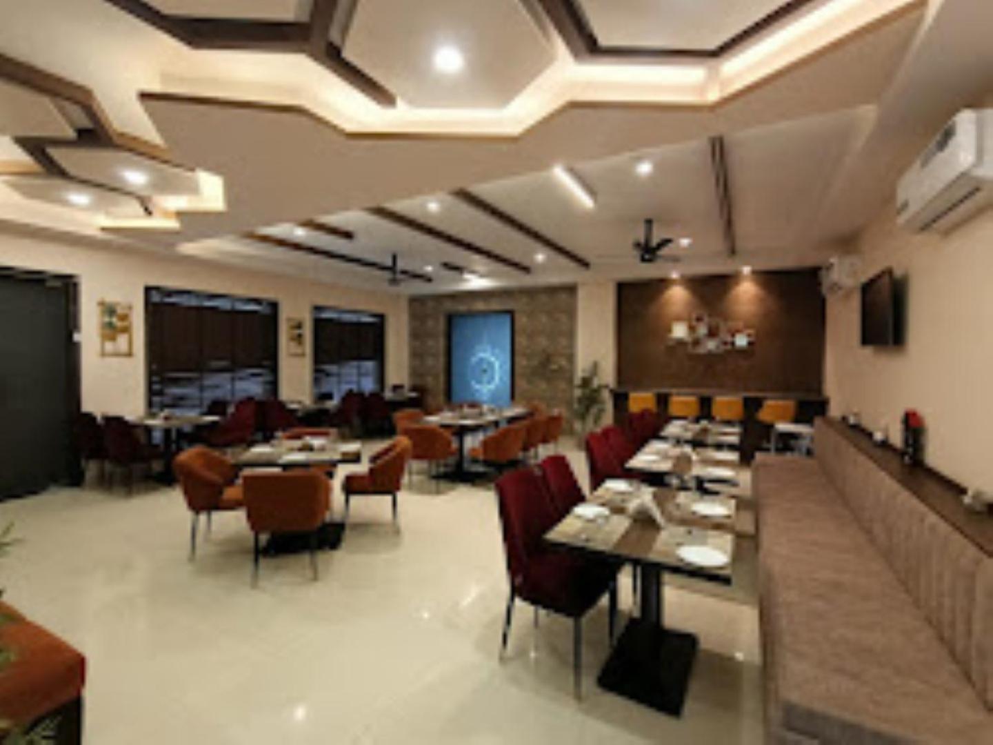 The Imperial Hotel And Convention Centre Kanpur Exterior photo