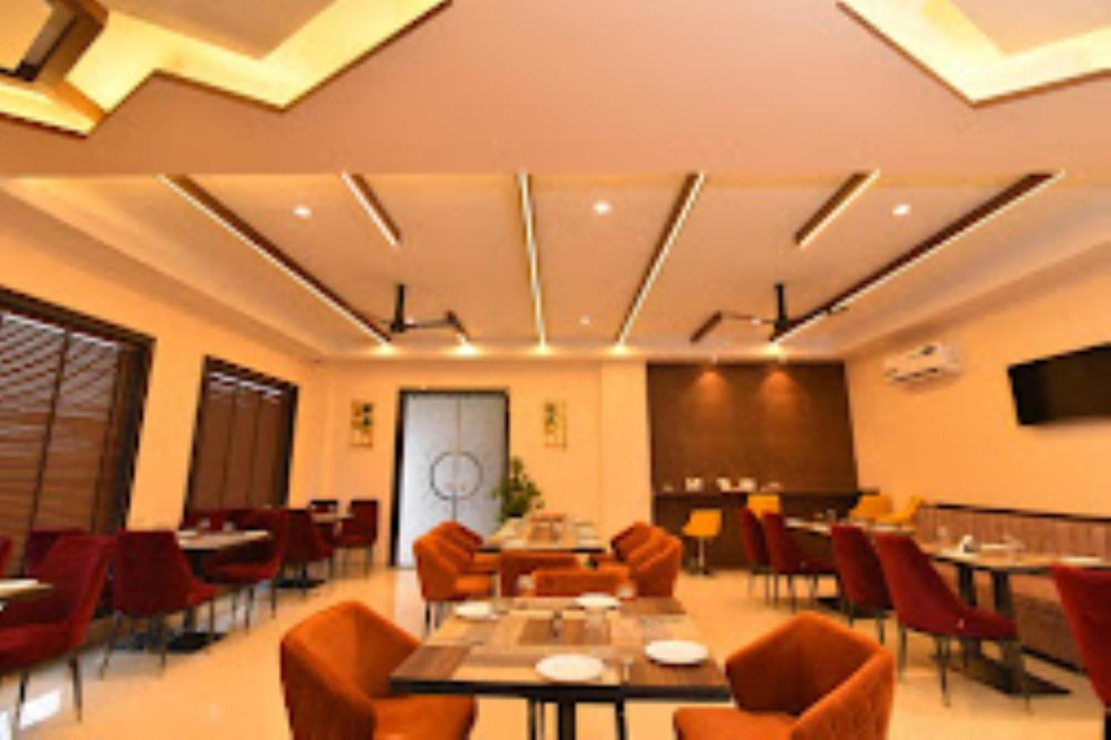 The Imperial Hotel And Convention Centre Kanpur Exterior photo