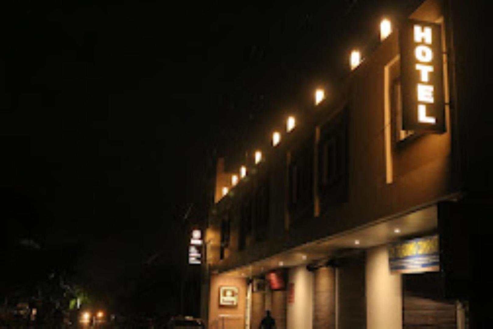 The Imperial Hotel And Convention Centre Kanpur Exterior photo